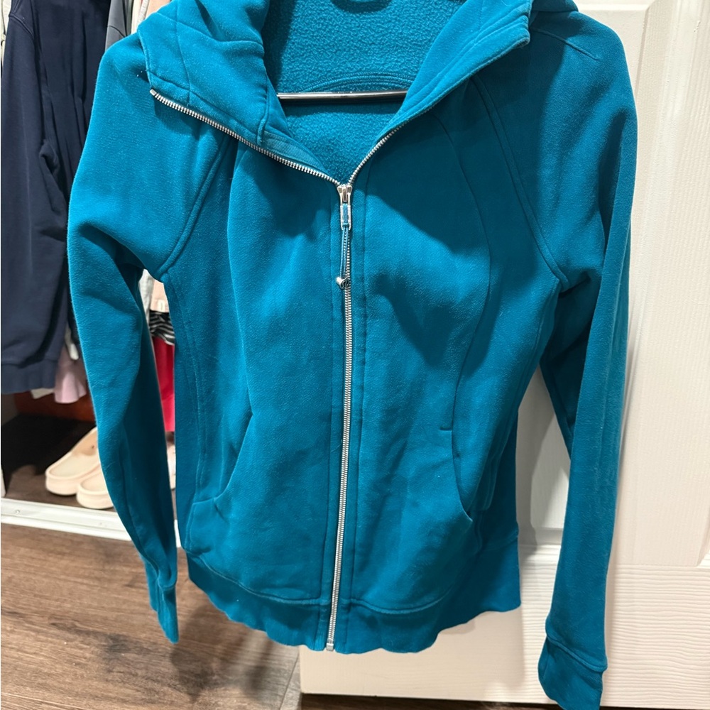 Lululemon Scuba Hoodie *Light Cotton Fleece
Cyprus - Picture 2 of 3